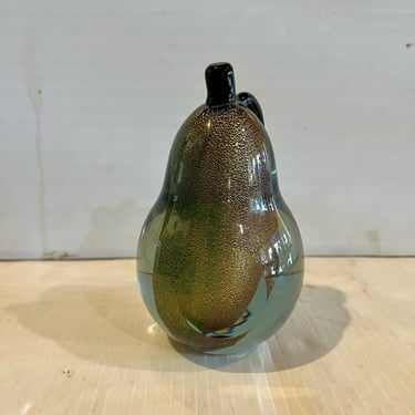 Beautiful Murano Seguso, Glass pear sculpture bookend flat on the side and bottom gorgeous colors and condition, no chips cracks, or scratches.Great for mid-century danish Modern and post-modern decor