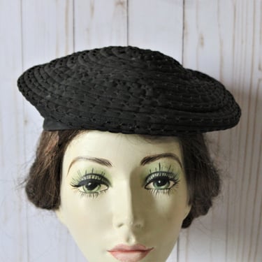 Vintage 1940s Women's Black rayon grosgrain Pancake circular ribbon Beret Beanie HAT & Hat Pin 