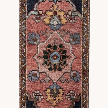 Vintage Turkish Mini Rug No. 557 | 1'8 x 3'7