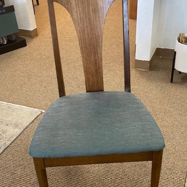 Dining Chair (4)<br />Walnut Stain<br />Vintage-Mid Century<br />H 35.5<br />Seat Height 16.5