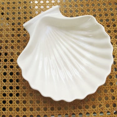 Shell Ceramic Dish - 80s Shell Plate - White Seashell Dish - Shell Jewelry Trinket Dish - Shell Catchall - Beach House Decor - Shell Ring 