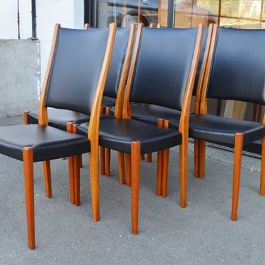 Set of 6 Svegaards Clearance Teak Dining Chairs in Black Vinyl