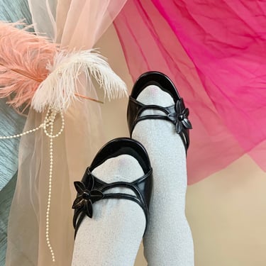 Patent kitten heels, open toe slipper heels, 60’s daisy heels 8-9 