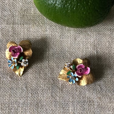 50s garden enamel earrings / vintage midcentury gold clip on flower earrings / floral pink rose blue forget me not sculpted earrings 
