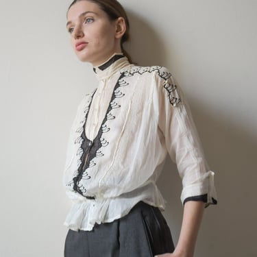 7010t / edwardian cotton embroidered blouse 
