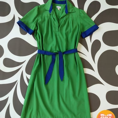Chic Vintage 70s Green Day Dress with Blue Collar & Waist Tie 