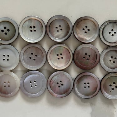Buttons pearl 1 3/16” L15 