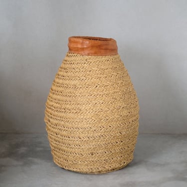 Palm Straw Vase - Leather Lid 