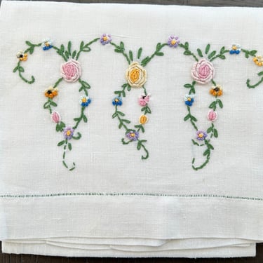 Guest hand towel 28 x 17” linen w dense embroidery 