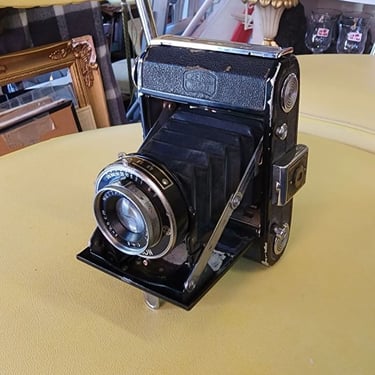 Early 20th Century Camera. Zeiss Ikon Netter 515