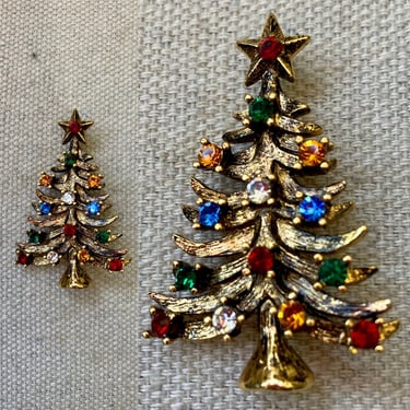 Vintage Christmas Tree Brooch Pin /  Eisenberg Ice / Colored Rhinestones on Goldtone Tree 