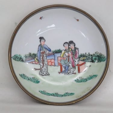 YT Hong Kong Porcelain Brass Base Geisha Girls in a Garden Low Bowl 3501B