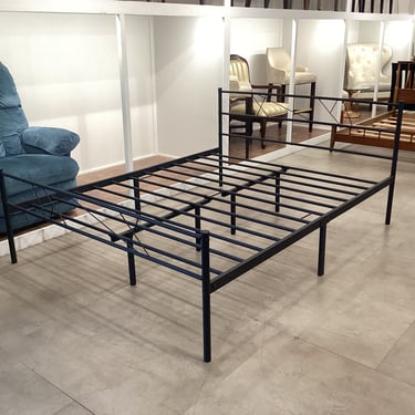 Queen Metal Platform Frame (B093)