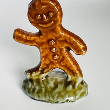 Wade Whimsie Red Rose Tea Figurine, Gingerbread Man, Nursery Rhyme Series Rare 