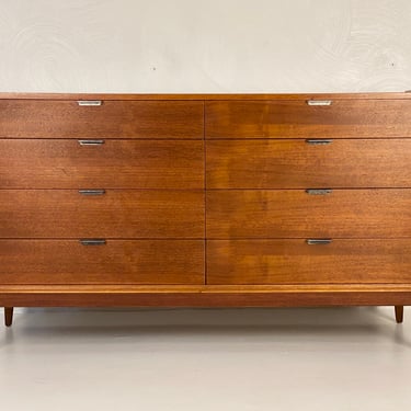 Arthur Umanoff Dresser for Cavalier, Circa 1950s - *Please ask for a shipping quote before you buy. 