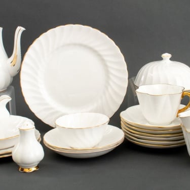 English Porcelain Assembled Service, 23 Pieces