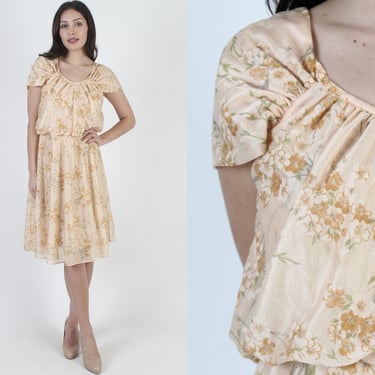Vintage 70s Garden Floral Dress / Apricot Day Party Cap Sleeve Mini / Elastic Gathered Smocked Waist / Peach Boho Casual Midi Dress 