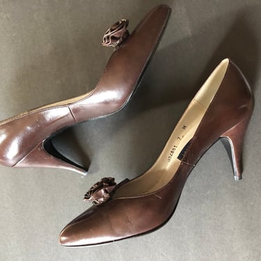 Vintage ‘80s Palizziio high heel pumps | chocolate brown leather heels with rosette, eighties vibes, 7M 