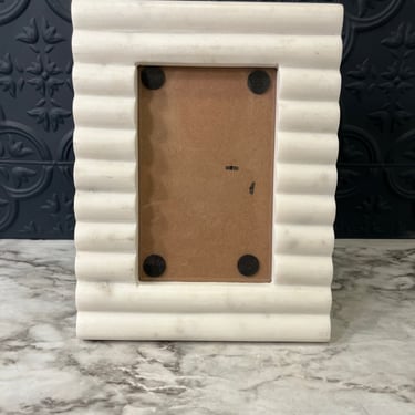 White Stone Ribbed Frame