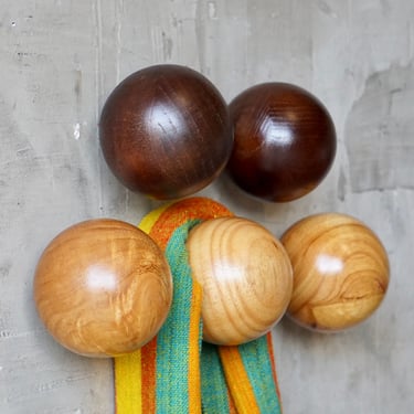 Wooden Ball ‘Hooks’ 