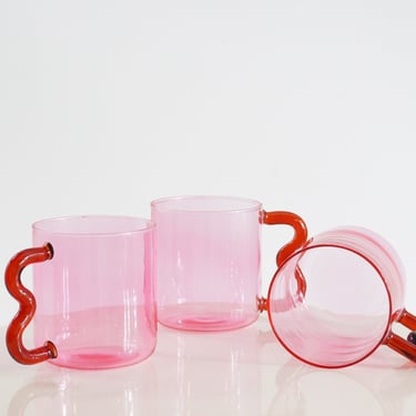 Pink Glass Wavy Mug 