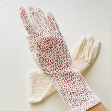 1950s White Flower Lace Gloves | 50s White Lace Nylon Gloves | Japan 