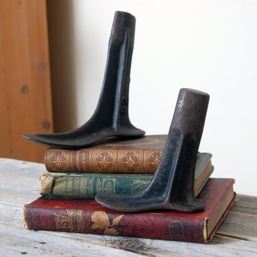 Pair of cast iron shoe forms / antique cobblers shoe molds / vintage shoe last / iron doorstopper / rustic home decor / primitive decor 