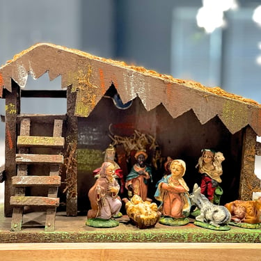 VINTAGE: 10pcs - Old ITALIAN Chalkware Nativity with Wooden Barn - Manger - Hand Painted Nativity Set - SKU 