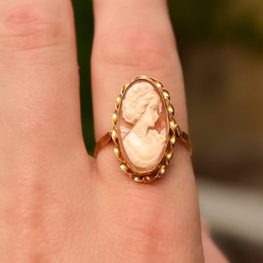 Vintage 10K Gold Cameo Ring, Classic Relief Shell Carving, Elongated Oval Cameo Ring, Yellow Gold Ribbon Setting, Size 10 US 