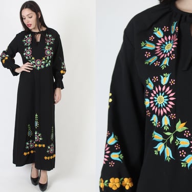 Traditional Mexican Caftan Dress / Long Black Cotton Ethnic Kaftan / Vintage Floral Embroidered Maxi 