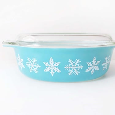 Vintage Pyrex Blue Snowflake Oval Casserole Dish with Glass Lid #045 2 1/2 Quart - Retro MCM Kitchen Winter Christmas 