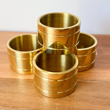 Round Lacquered Brass Napkin Rings. Vintage Set of Four Napkin Rings. Vintage Place Setting. 