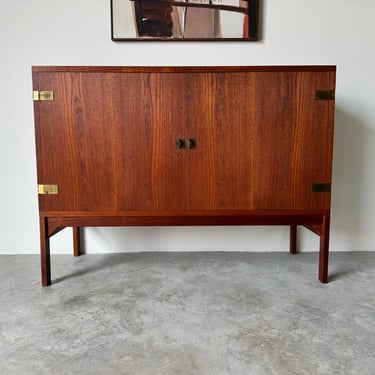 Mid-century Danish Modern Sideboard In Teak By Ole Gjerløv Knudsen & Torben Lind 