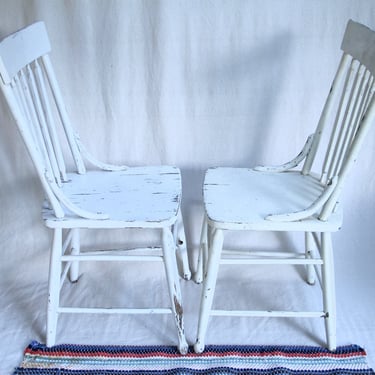 White Farmhouse Chair Chippy Painted Shabby Chair Shabby Chic Chair Primitive Wood Chair Distressed Accent Chair Dining Chair 