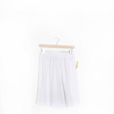Minimal White Woven 90s Shorts 
