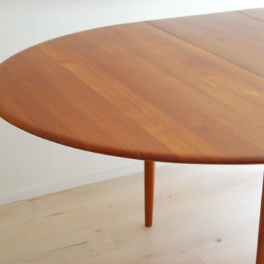 Danish Modern Peter Hvidt and Orla Molgaard Nielsen Oval Solid Teak Dining Table Model 311 with 2 Leaves Soborg Mobelfabrik 