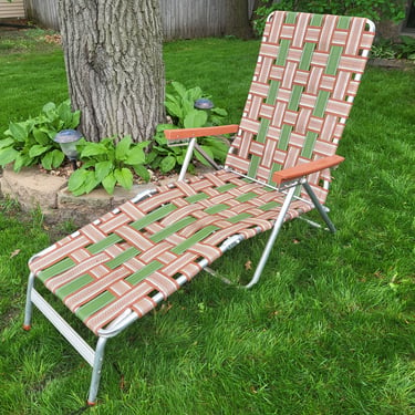 Vintage White and Green and Brown Webbed and Aluminum Folding Garden/Lawn Lounge Chair 