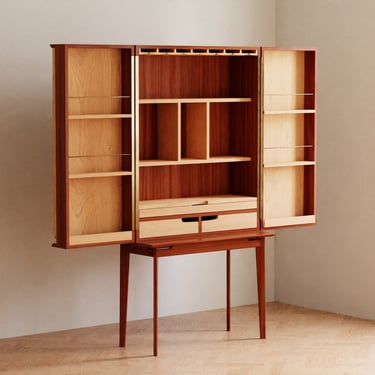 Bar cabinet with doors in solid mahogany and maple wood - Credenza mid century for drinks - Home bar furniture 