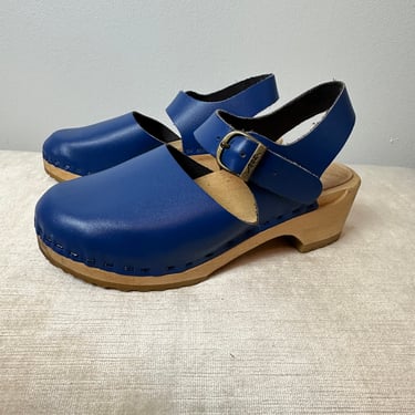 Bright blue Girls leather clogs~ timeless wooden clogs sandals~ buckle strap wedges boho style youth size 35 