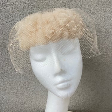 Vintage 60s pillbox formal hat beige netting with pearls size 21” 
