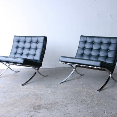 Mid Century Modern Pair of Mies van der Rohe for Knoll Barcelona Chairs 