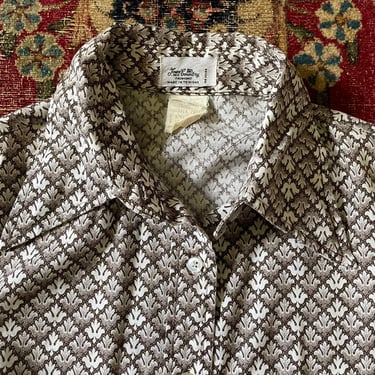 Vintage ‘70s dagger collar blouse | Fleur de Lis print wide collar ladies shirt, S/M 