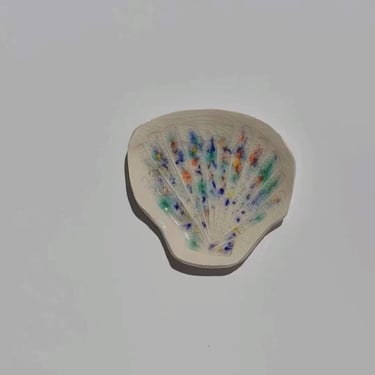 ceramic trinket dish. magic sheashell 04. ring or jewelry tray. glazed stoneware. 4 inch plate. 