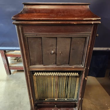Vintage Columbia Grafonola Record Player 19.5