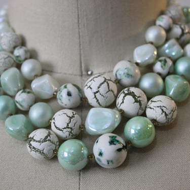 Vintage Mid Century Marbled Mint Green White Gold Crackled Lucite 3 Strand Choker Necklace / Triple Necklace / Japan 