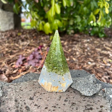 Resin Ring Holder Cone with Peridot Rock and Gold Flakes 