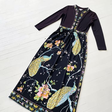 1970s Maurice Black Peacock Print Maxi Dress – Long Sleeve Floral Jersey Gown with Border Trim,  S/M Vintage 