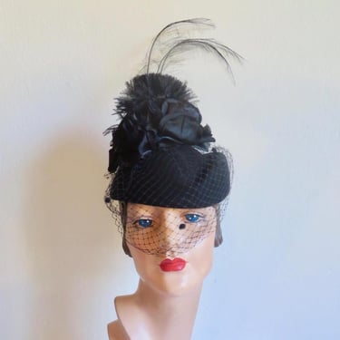 CLAUDIA RAPISARDA-Red Satin Pillbox Hat | Vintage Martini  display picture 1