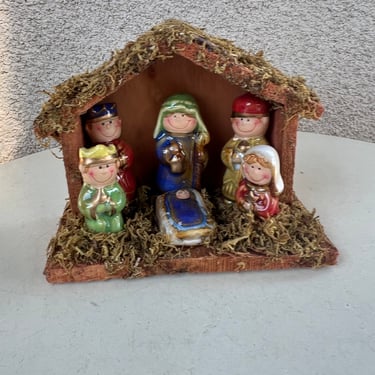 Vintage small ceramic nativity set in wood stable size 5.5” x 4.5” x 2.5” 