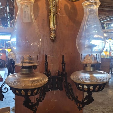 Iron 2 Lamp Oil Sconce w/Glass Shades